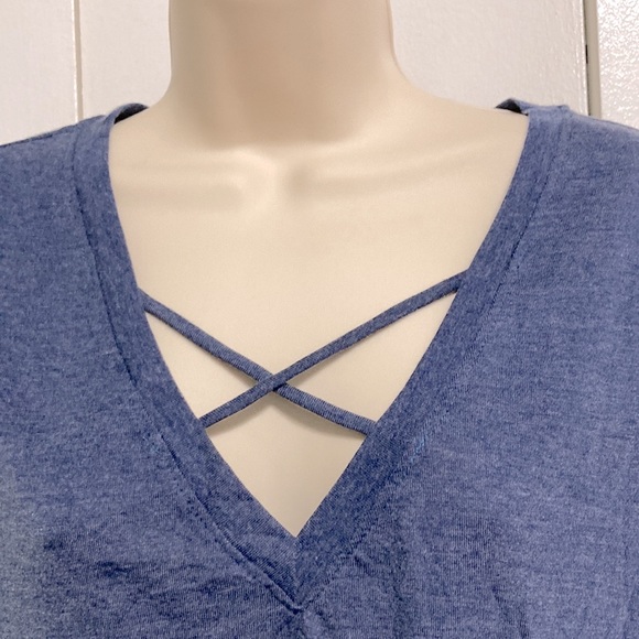 CRISS CROSS Blue V neck T shirt Womens Medium - Picture 2 of 15